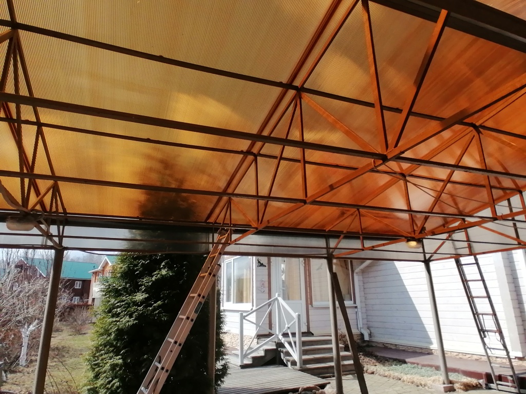 Навес из поликарбоната Навес из поликарбоната